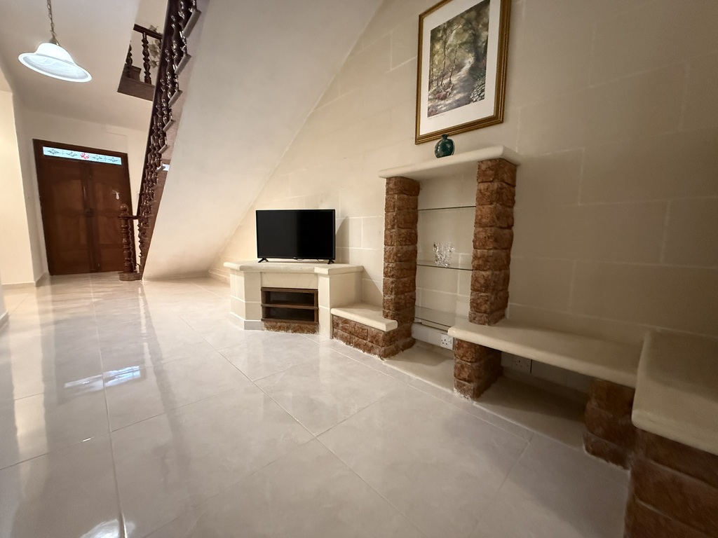 Pembroke-furnished-3-bedroom-to-let-christies-malta